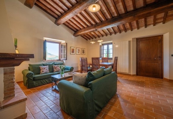  Living/dining room on the first floor - Podere Collelungo