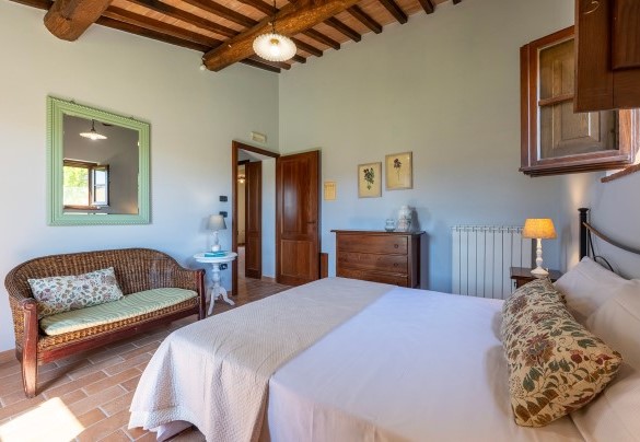 Double bedroom n.7 with exit to the garden in Annex n.2 - Podere Collelungo