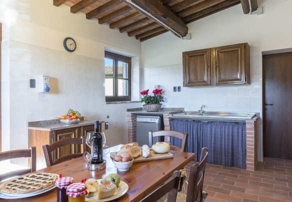 La cucina principale al piano terra - Podere Collelungo