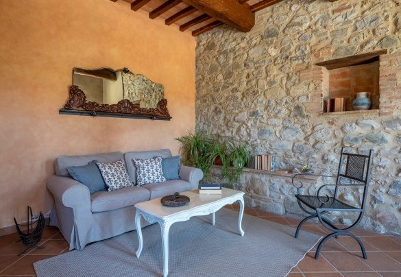 The reading room on the ground floor - Podere Collelungo