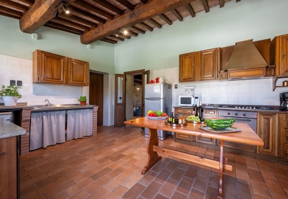 The main kitchen on the ground floor - Podere Collelungo