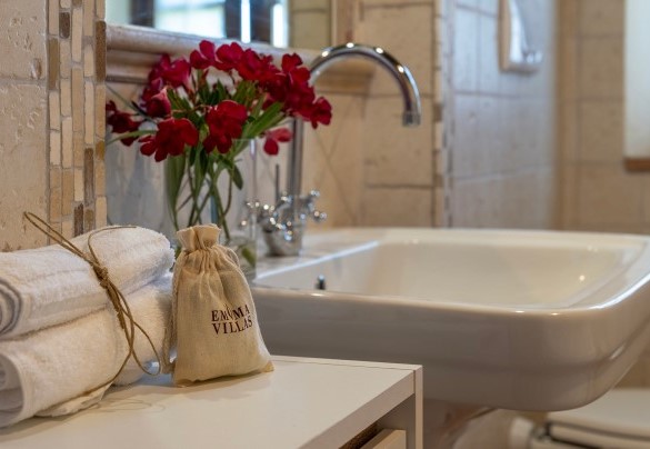  Bathroom with hydro-massage tub n.3 on the first floor - Podere Collelungo