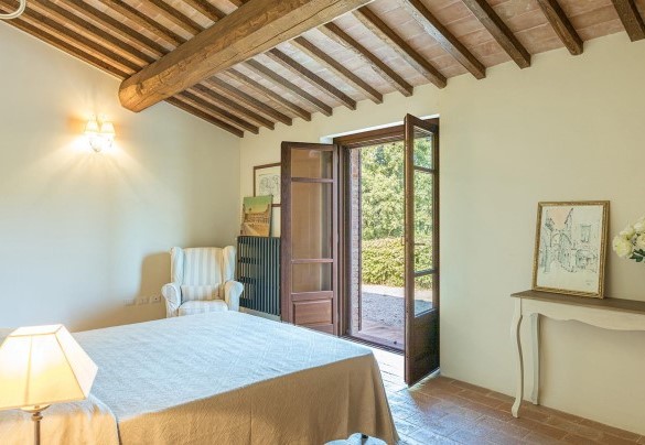 La camera matrimoniale n.2 ha accesso diretto sul giardino – Podere di Salci
