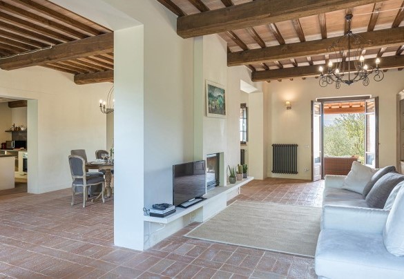 La cucina è collegata alla sala da pranzo – Podere di Salci
