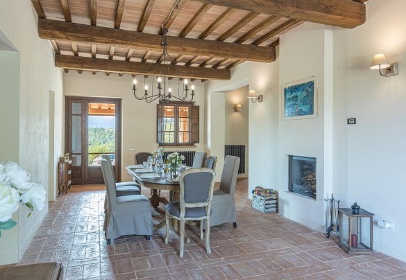 Ampia sala da pranzo al piano terra – Podere di Salci