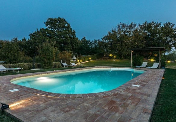 La piscina resterà aperta dall’ultimo sabato di aprile fino al primo sabato di ottobre – Podere di Salci