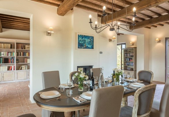 Il tavolo da pranzo nella zona giorno – Podere di Salci