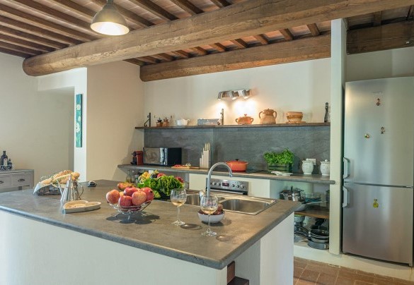 La cucina spaziosa e luminosa – Podere di Salci