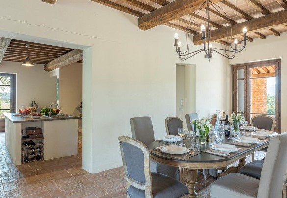 La sala da pranzo e la cucina sono ben collegate – Podere di Salci