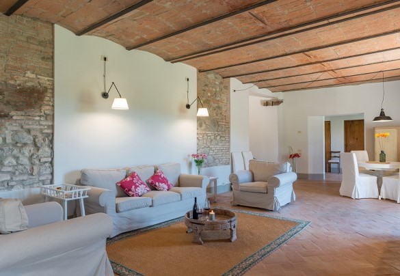 Living room with various comfortable seating areas on the ground floor - Podere Fabbrica