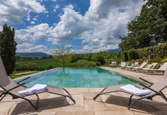 The pool measures 6 x 12 m with the depth ranging from 1.20 to 2 m - Podere Fabbrica 