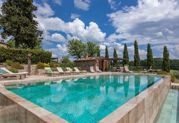 The pool, lined in grey stoneware tiles, has salt purification and 4 submerged steps for access to the water - Podere Fabbrica 