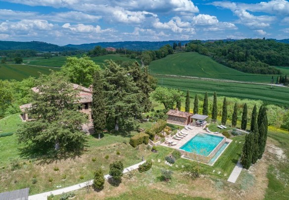 Il casale si trova in una posizione geografica privilegiata che, pur in posizione riservata, consente di spostarsi facilmente - Podere Fabbrica