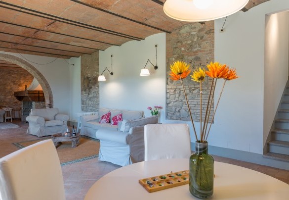 Salotto con scale per il primo piano - Podere Fabbrica