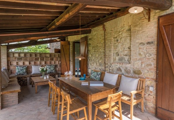  The welcoming portico perfect for an aperitif - Podere Fabbrica
