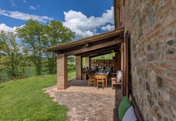 The portico located behind the house - Podere Fabbrica