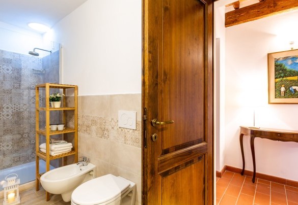 Bagno con doccia n.2 al primo piano – Podere Fornacchia 