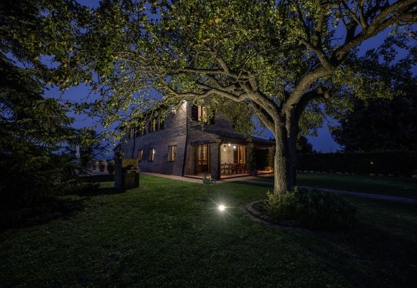 Il parco nelle luci della sera - Podere Gellino