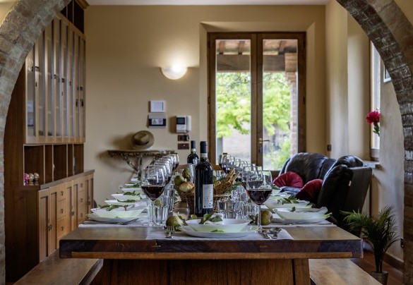 Il tavolo da pranzo al piano terra del casale - Podere Gellino