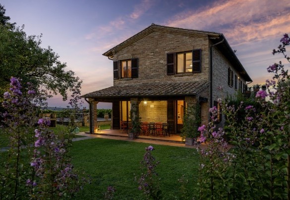 Il casale nei toni del tramonto - Podere Gellino