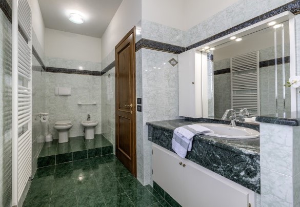Bagno con vasca n.4 al primo piano del casale - Podere Gellino
