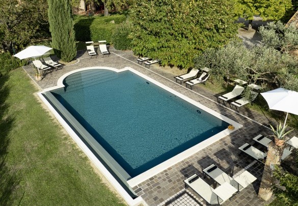 La piscina gode di una spaziosa area solarium - Podere Gellino