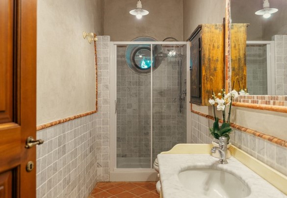 Bathroom n.2 on ground floor of the main building – Podere Giardino