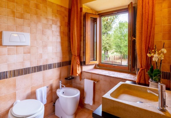 En-suite bathroom n.4 in the master bedroom on the first floor of the main building - Podere Giardino