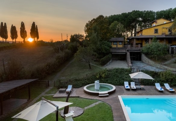 Immersed in the green hills of the Valdarno Aretino - Podere Giardino 