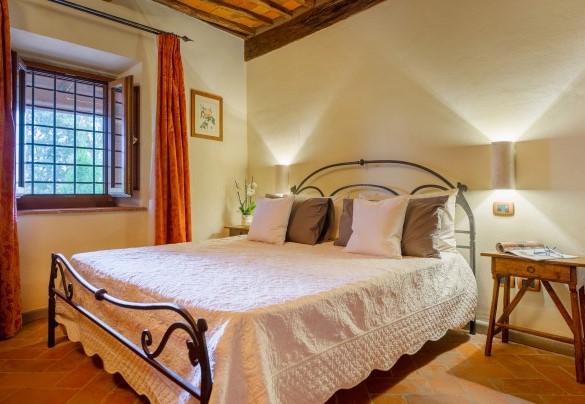 Double bedroom n.1on the ground floor of the main building – Podere Giardino