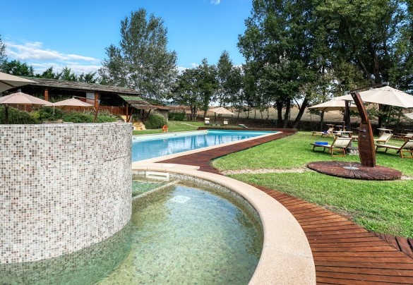 The  second round pool, perfect for children due to its minimum depth, and equipped with hydromassage - Podere Giardino