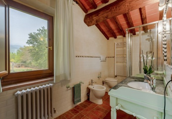 Bagno en suite n.8 della camera matrimoniale al primo piano appartamento 2 annesso 2 – Podere Giardino 