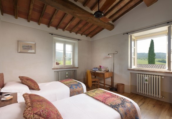 First-floor double bedroom n.3 overlooks the garden - Podere Gragnano