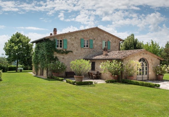 The stone farmhouse, a result of the restoration of an old dwelling - Podere Gragnano