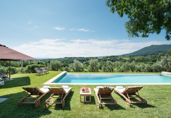 The pool is rectangular and measures 6 x 12 meters - Podere Gragnano