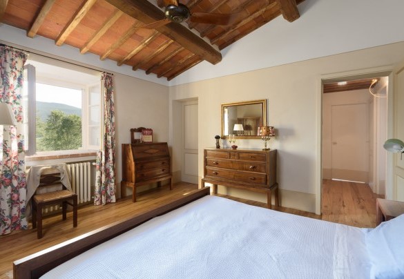 First-floor master bedroom n.2 with en-suite bathroom n.2 - Podere Gragnano