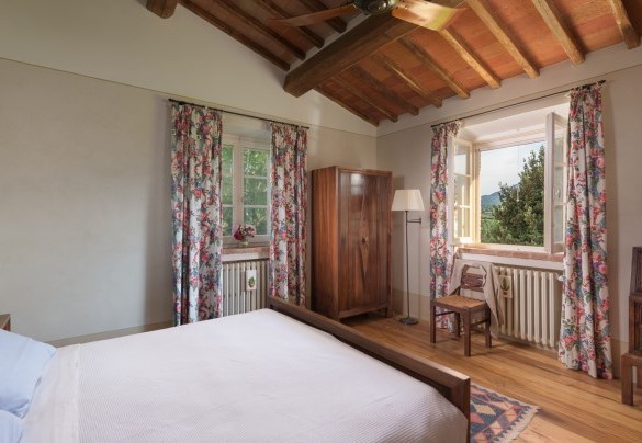 First-floor master bedroom n.2 with en-suite bathroom n.2 - Podere Gragnano