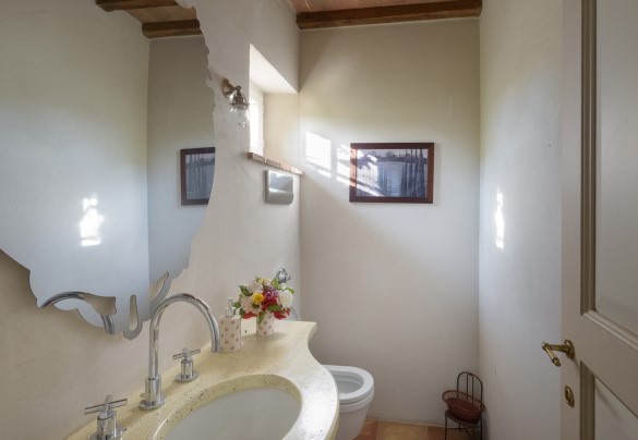 The guest bathroom n.7 on the ground floor - Podere Gragnano
