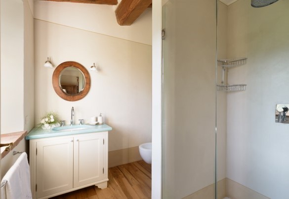The en-suite bathroom n.2 with a shower - Podere Gragnano