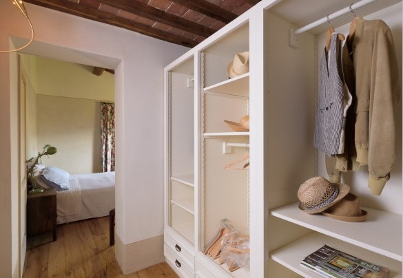 The walk-in closet in bedroom n.2 and n.3 - Podere Gragnano