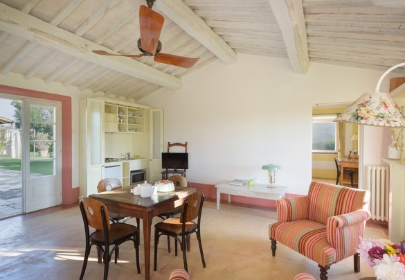 The spacious lounge of the annex - Podere Gragnano