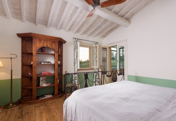 La camera matrimoniale con letto king size (divisibile) n.6 con bagno en-suite con doccia n.6 - Podere Gragnano