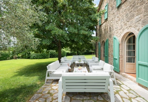 The relaxation area next to the villa - Podere Gragnano