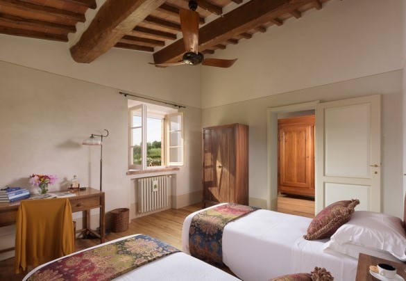 First-floor double bedroom n.3 overlooks the garden - Podere Gragnano