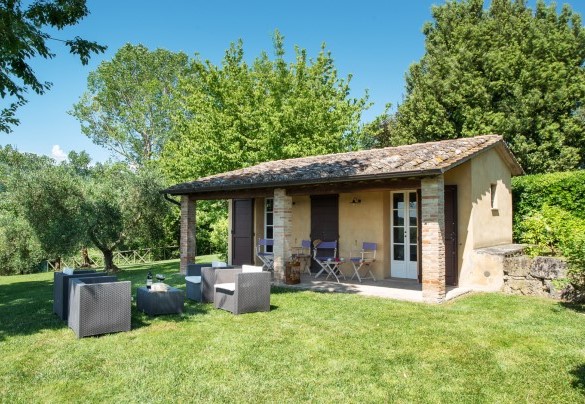The masonry structure next to the pool - Podere Gragnano