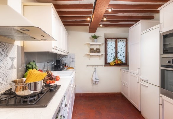 Large, modern and well-equipped kitchen – Podere Il Chiesino