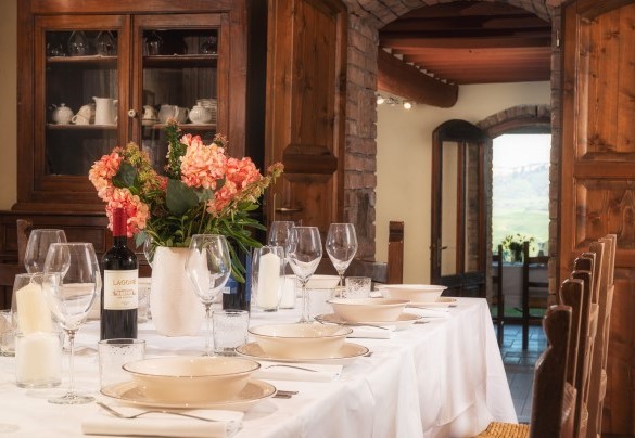 Large dining room connecting with the small sitting room – Podere Il Chiesino