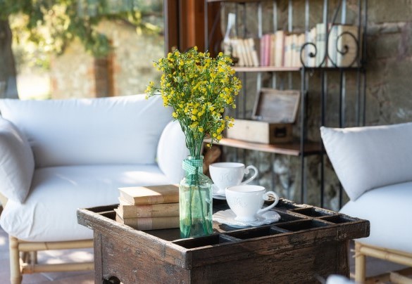 Comfortable sitting area in the glass-enclosed veranda - Podere Il Chiesino