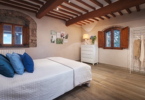 Double bedroom no. 1 on the ground floor with direct access to the garden – Podere Il Chiesino
