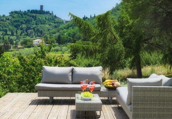 The external living area where you can admire the beautiful panorama over the surrounding hills – Podere Il Chiesino